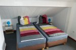 Doppelbett im zweiten Schlafzimmer