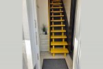 Treppe zu den Wohnräumen